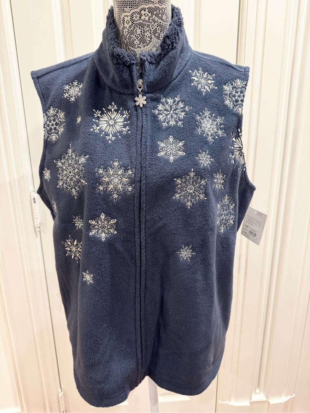 NEW Slate Blue Fleece Vest w/ Snowflake Print
Sz. XL Winter Festive Cottagecore